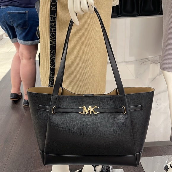 MICHAEL KORS
Reed Large Logo Belted Shoulder Tote Bag
Black 
NWT - Picture 13 of 16